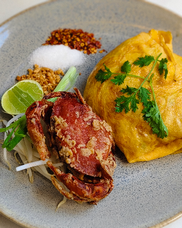 PAD THAT WITH SOFT-SHELL CRAB / ผัดไทยปูนิ่ม