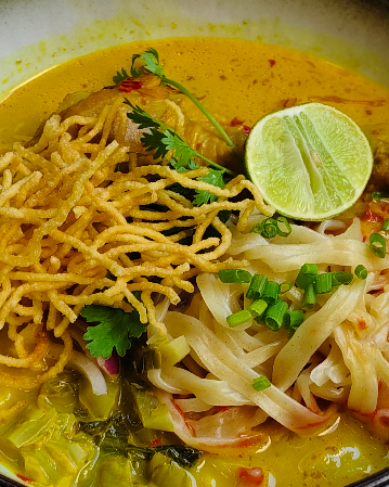 NORTHERN THAI CURRY NOODLES WITH CHICKEN / ข้าวซอยไก่ 