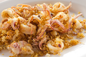 ปลาหมึกทอดกระเทียม