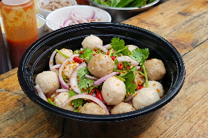 ยำลูกชิ้นเนื้อ