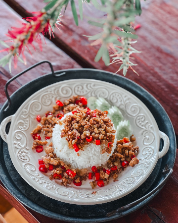 ข้าวราดพริกหมูสับน้ำปลา