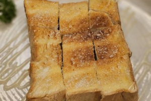 ขนมปังเนยนมน้ำตาล