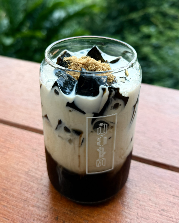 เฉาก๊วยนมสด / Grass jelly with fresh milk