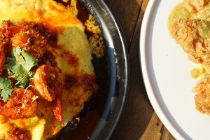 ข้าวไข่ข้นมันกุ้งและกุ้ง