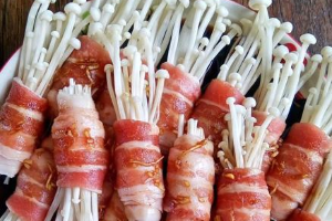 เบคอนพันเห็ดเข็มทอง