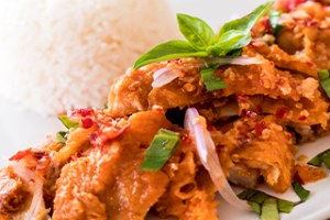 ข้าวยำไก่แซ่บ