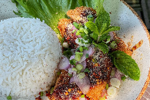 ข้าวลาบหมูทอด