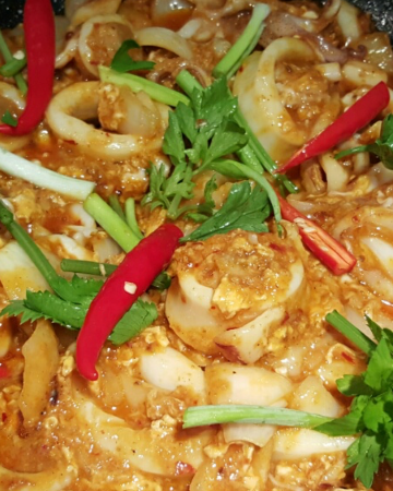 หมึกผัดผงกระหรี่ 