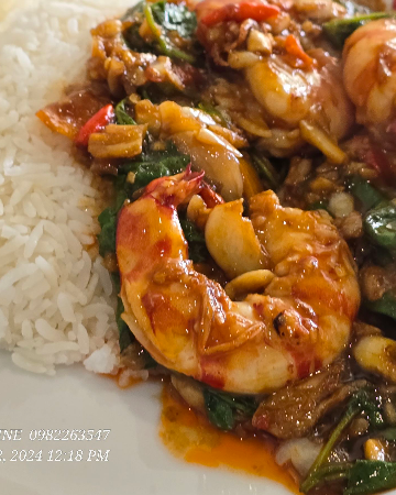 ข้าวผัดกะเพรากุ้ง