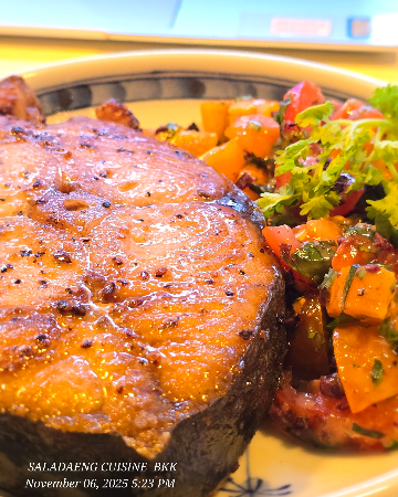 ปลาอินทรีย์ทอด กับสลัดหนำเลี๊ยบ