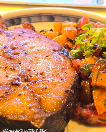 ปลาอินทรีย์ทอด กับสลัดหนำเลี๊ยบ  ***TOP RECOMMENDED ***