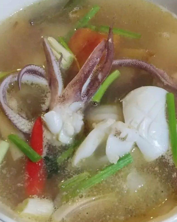 ต้มยำปลาหมึก (กับข้าว)