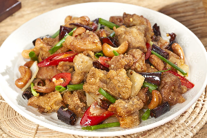 ไก่ผัดเม็ดมะม่วง ကြက်သား သီဟိုဠ်စေ့ကြော်