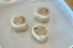 ปลาหมึกเทียมยัดไส้ / Squid roll 