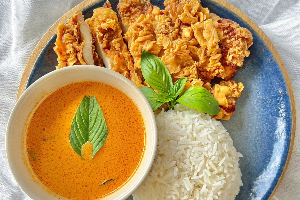 พะแนงไก่กรอบ/หมู