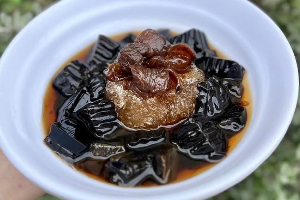 เฉาก๊วยน้ำลำไย