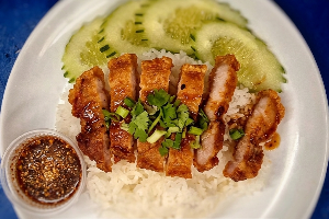 ข้าวหมูทอดน้ำจิ้มแจ่ว