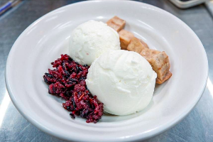 ไอติมกะทิข้าวเหนียวดำ+เผือก