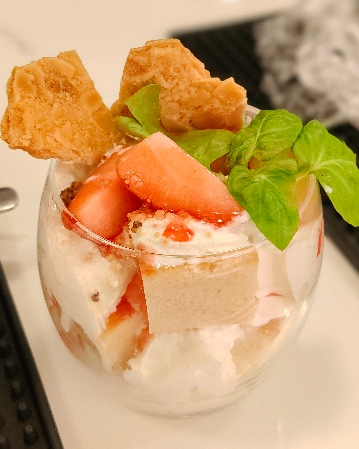 STRAWBERRY SHORTCAKE 