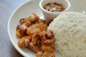 ทอดน้ำปลา(ราดข้าว)