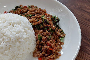 ผัดโหระพา(ราดข้าว)