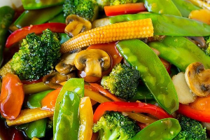 ผัดผัก (Stir-fried mixed vegetables)