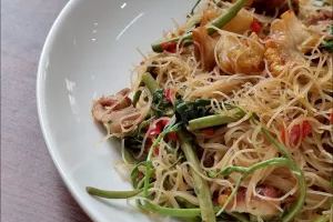 หมี่กระเฉด(กับข้าว)