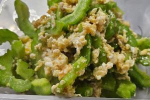 มะระผัดไข่(กับข้าว)