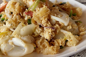 กระเพาะปลาผัดแห้ง(กับข้าว)