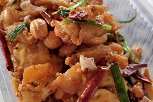 เนื้อไก่ผัดเม็ดมะม่วง