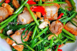 ผักบุ้งหมูกรอบ