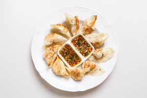 煎饺  จานใหญ่ 大份  12 ชิ้น