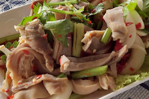 ยำกระเพาะหมู