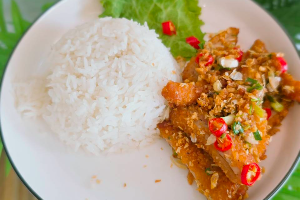 ไก่กรอบ ผัดพริกเกลือ