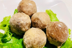 ลูกชิ้นเนื้อยัดไส้ (จีน) 撒尿牛丸 Stuffed Beef Balls