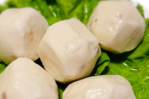 ลูกชิ้นปลาหมึก  墨鱼丸   Squid balls