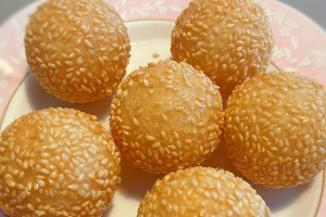 ขนมไข่หงส์ไส้ถั่วแดง  豆沙麻团