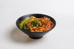 บะหมี่สดมันหมูสูตรหม่าล่าแห้ง 油面猪肉麻辣（干）
