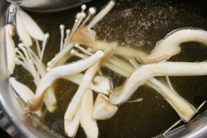 ซุปเห็ด 养生菌汤 Mushroom Soup