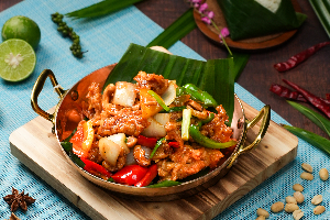 Gai Pad Med Ma Muang 