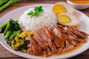 ข้าวขาหมู បាយខជើងជ្រូក  Rice with Stewed Pork Leg