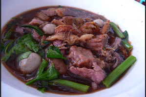 เกาเหลาเรือเนื้อ	ស៊ុបទឹកខ្មៅសាច់គោ	Black Soup Boat Kaolao with Beef