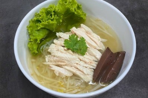 เกาเหลาไก่น้ำใส	ស៊ុបសាច់​មាន់ទឹកថ្លា	Clear Soup  Kaolao with Chicken