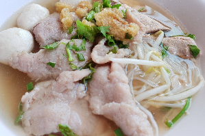เกาเหลาหมูน้ำใส	ស៊ុបសាច់ជ្រូកទឹកថ្លា	Clear Soup  Kaolao with Pork