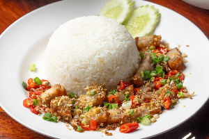 ข้าวราดหมูกรอบผัดพริกเกลือ	បាយ​សាច់ជ្រូកបំពងឆាម្ទេសអំបិល	Rice with Stir Fried Salt and Chilli Crispy Pork
