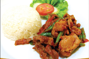 ข้าวผัดพริกแกงหมูชิ้น 	បាយ​សាច់ជ្រូកឆាម្សៅការីក្រហម	Rice with Stir Fried Red Curry Paste Pork