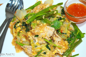 สุกี้แห้งไก่ 	ស៊ូគីគោកសាច់មាន់	Stir-Fried Sukiyaki  with Chicken