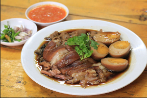ขาหมูเป็นกับ	ខជើងជ្រូក   (ម្ហូប​)	Stewed Pork Leg