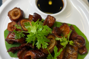 ไส้พะโล้ทอด	ខពោះវៀនជ្រូកបំពង	Deep Fried Stewed Pork Intestine 