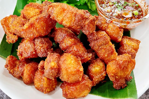 หมูสามชั้นทอดน้ำปลา	សាច់ជ្រូកបីជាន់បំពងទឹកត្រី	Fried Pork Belly with Fish Sauce